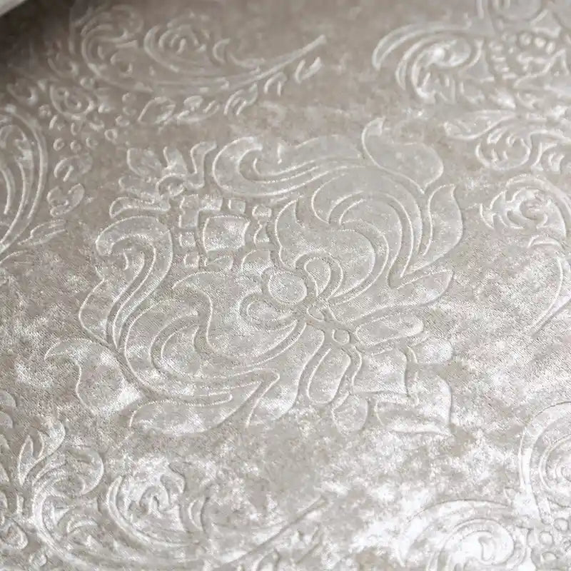 Traditionelles 2-Sitzer-Sofa mit Knopfheftung an der Rückenlehne und Dekokissen